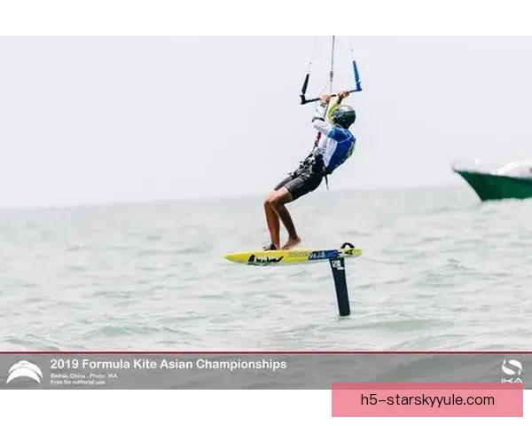 现场风力不足喊停比赛 水翼风筝板决赛延至隔天